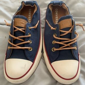Converse tennis shoes Sz 8.5.
